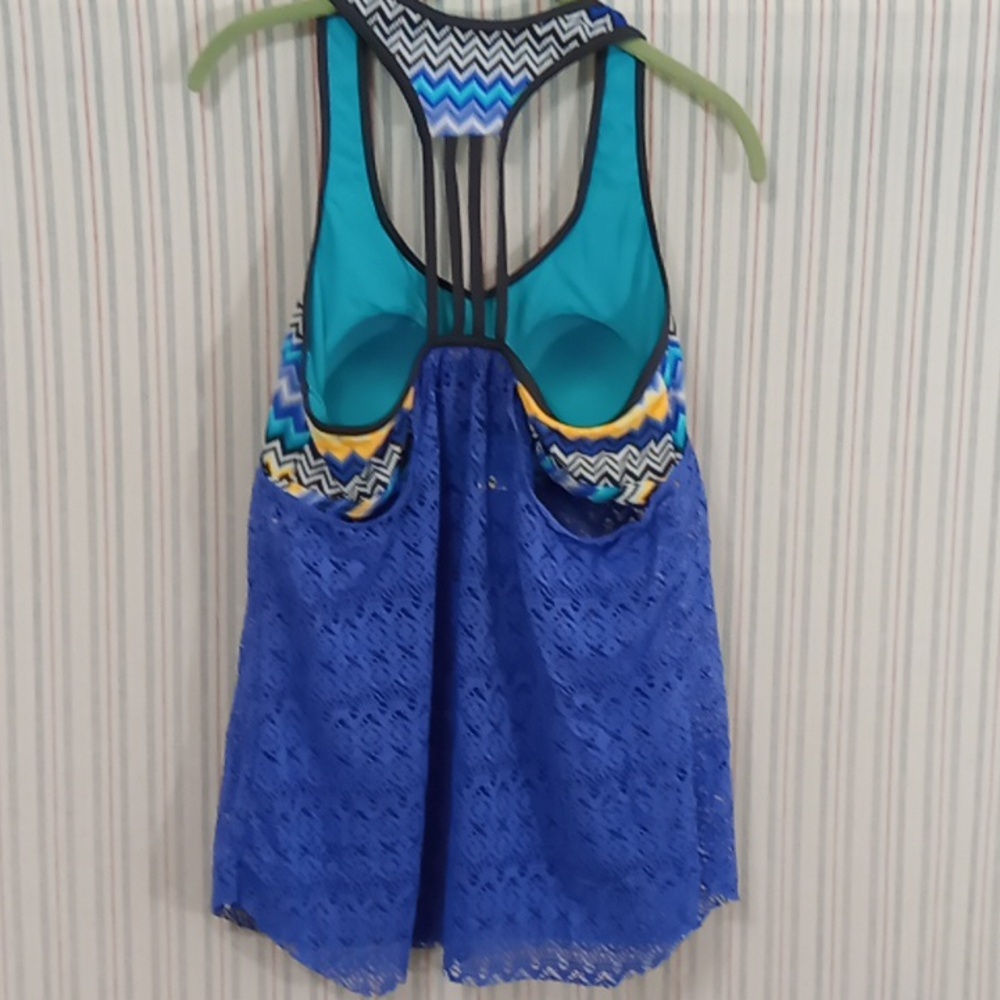 Periwinkle TankInA Top With Multi-Color Chevron Design Bra - Picture 7 of 8